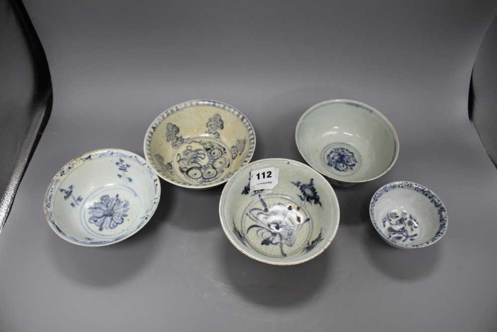 Five Chinese Ming blue and white bowls, 15th-16th century, diameter 15.5cm (1), 15cm (3) and 10cm (smallest)